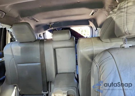 2015 Toyota Highlander Xle z USA, uszkodzony, nr VIN 5TDJKRFH2FS128438